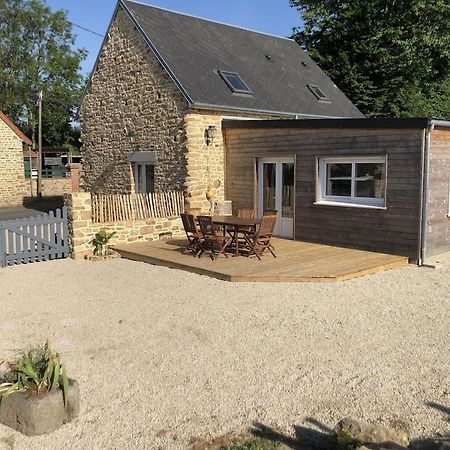 Charmante Maison De Campagne En Pierres Et Bois Sartilly-Baie-Bocage Exterior foto