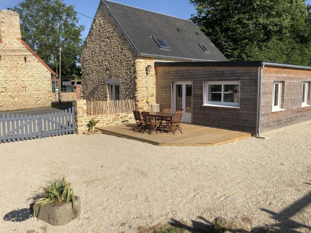 Charmante Maison De Campagne En Pierres Et Bois Sartilly-Baie-Bocage Exterior foto